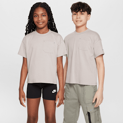 Nike Sportswear City Utility Older Kids' Short-Sleeve Top